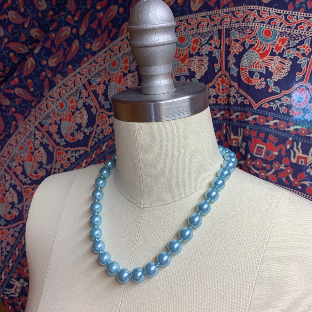 Chunky Blue pearl necklace w/ bracelet, 2000’s